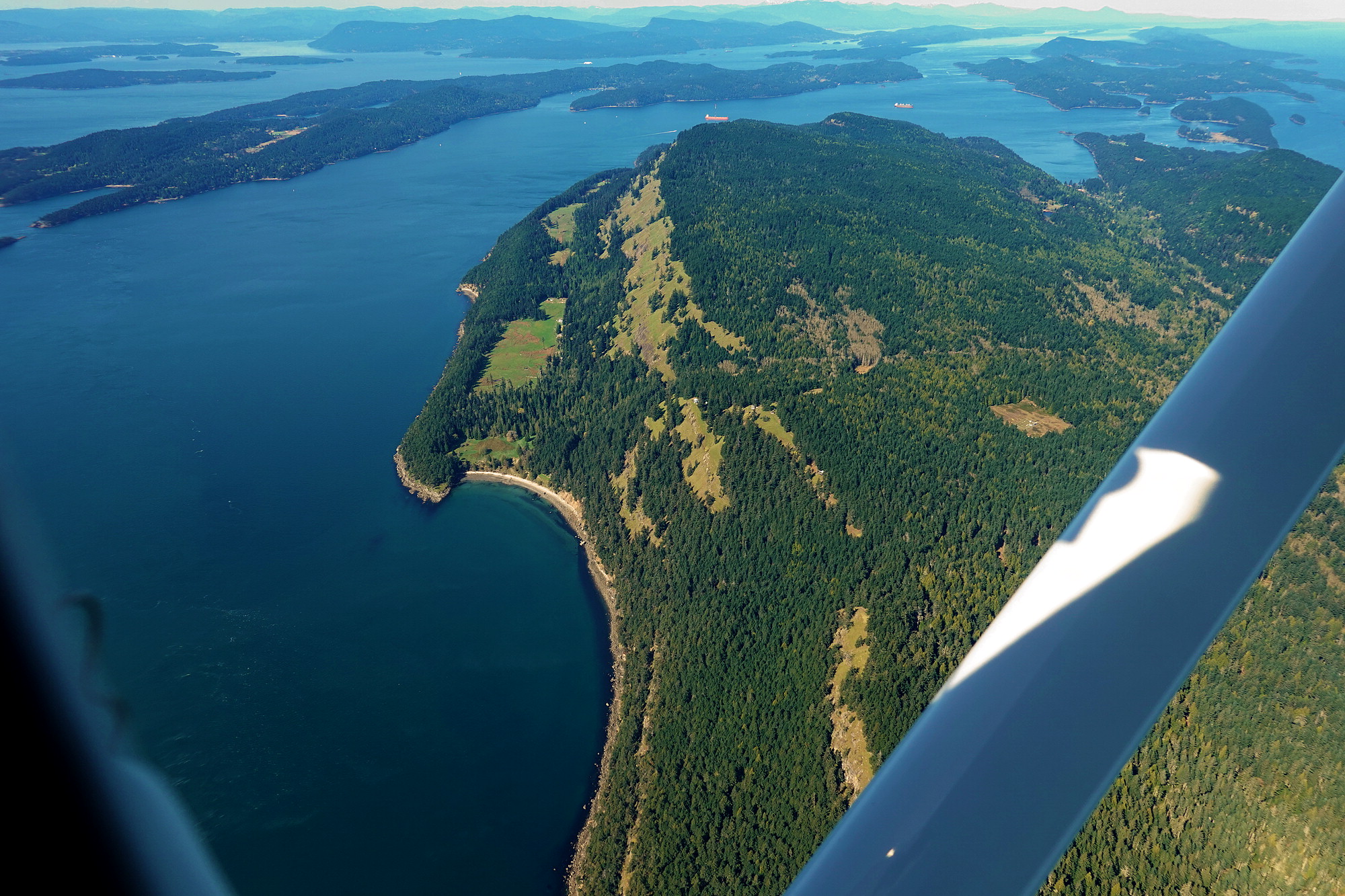 Decending over Pender Island on the way to Victoria